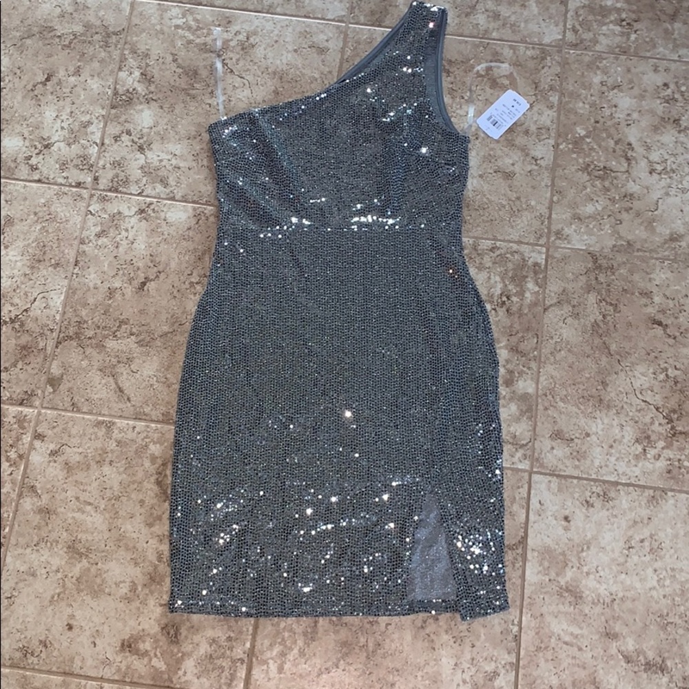 Windsor sequined mini dress with slit!! Brand new!